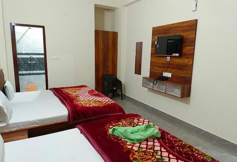 Quarto Quádruplo Estandar, Shri Girraj Residency