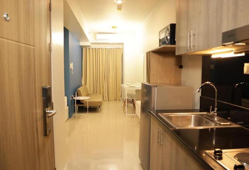 Студио Стандарт Вид на Бассейн, Homefort At S Residences