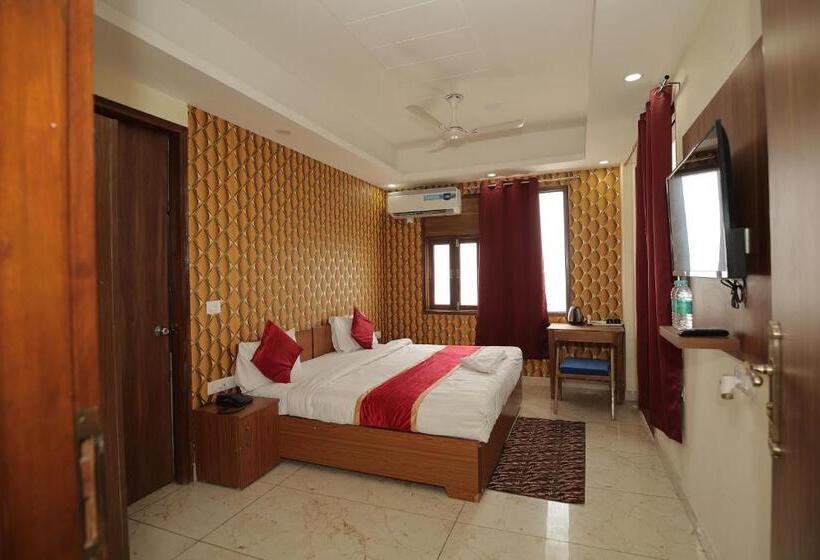 Номер Superior, The Anvi Residency Sector 122