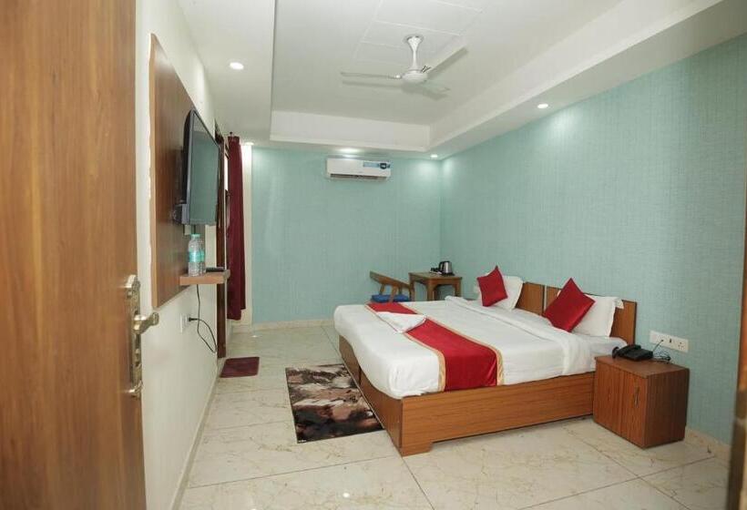 Номер Superior, The Anvi Residency Sector 122