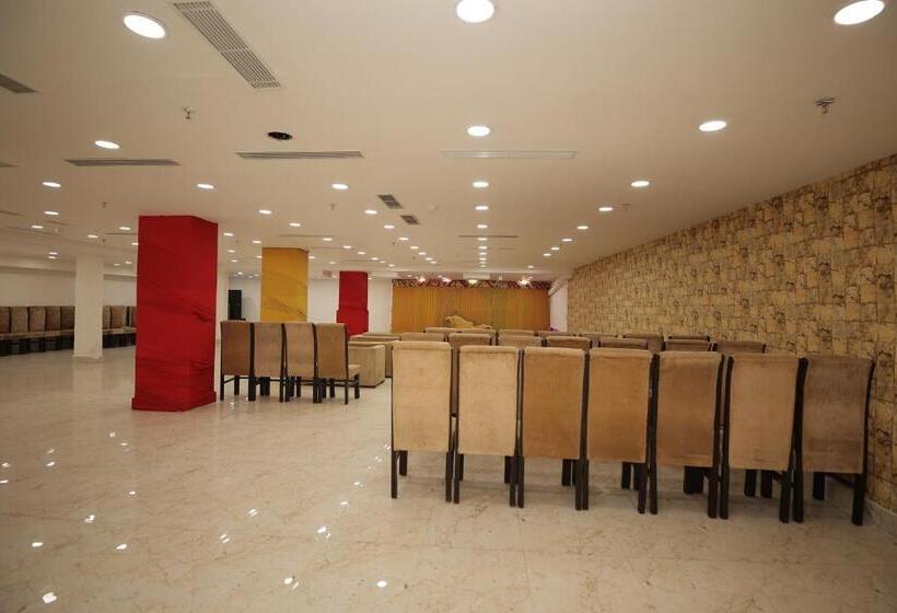 Номер Superior, The Anvi Residency Sector 122