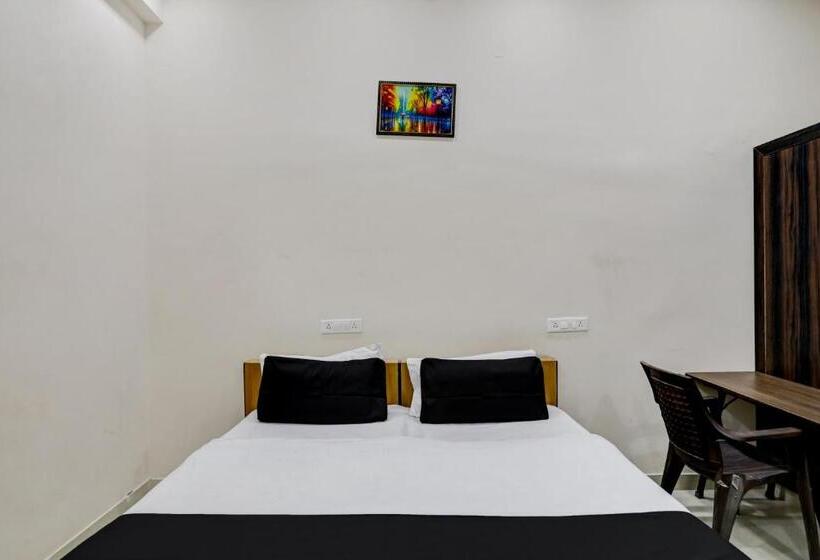 Quarto Triplo Clássico, Collection O Dev S Villa