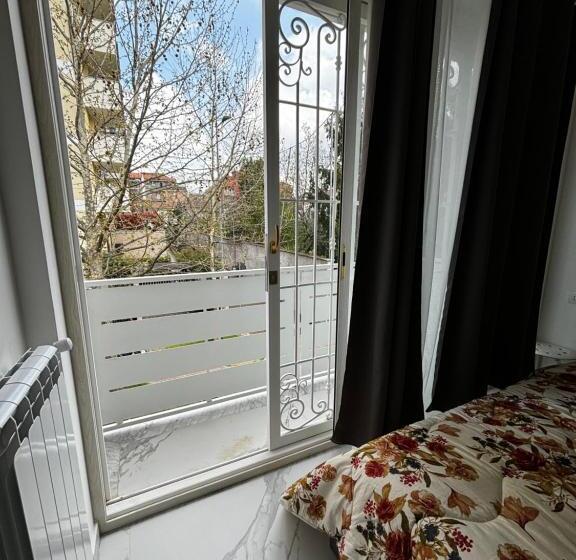 اتاق لوکس با بالکن, Villa Life