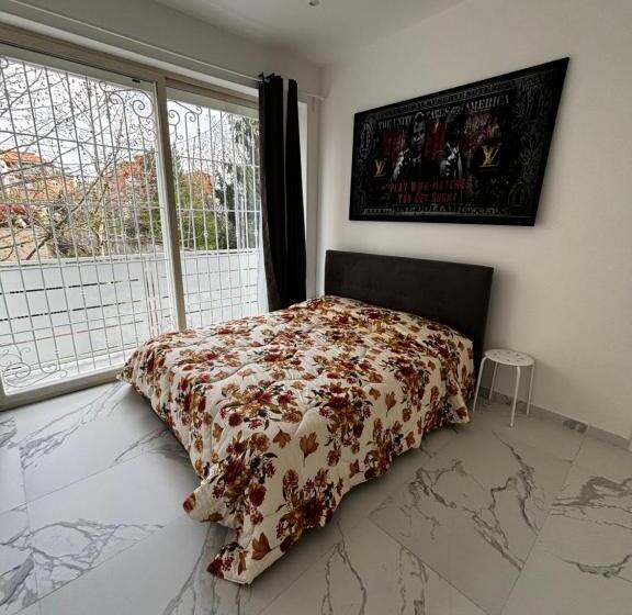 اتاق لوکس با بالکن, Villa Life