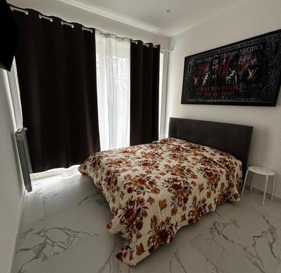 اتاق لوکس با بالکن, Villa Life