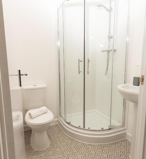 Номер Стандарт, Suite 4   Trendy Spot In Oldham City Centre
