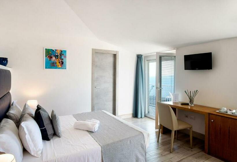 Номер Стандарт Вид на Море, Relais Manfredi