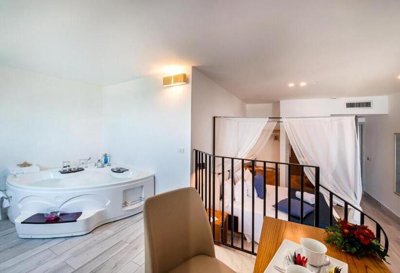 Полулюкс Вид на Море, Relais Manfredi