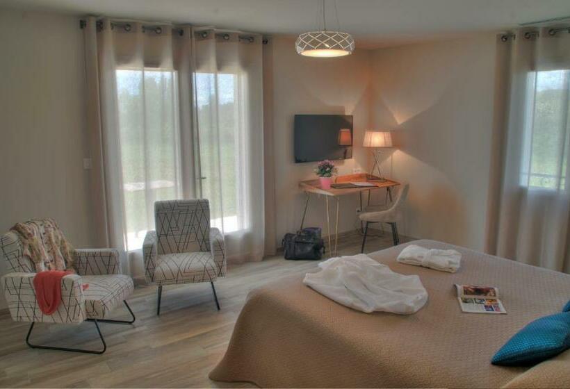Номер Премиум Вид на Сад, Hôtel La Bastide D Iris