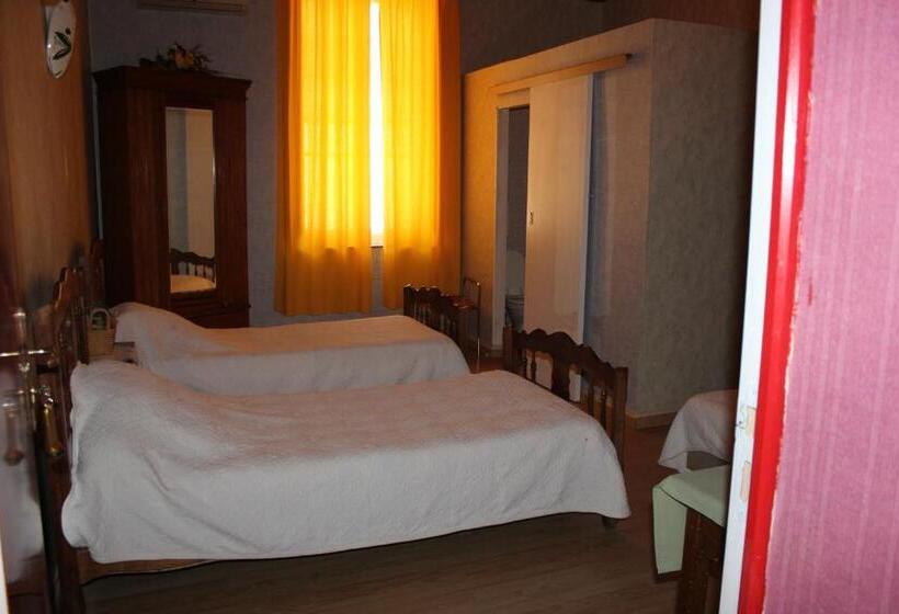 Трехместный Номер Комфорт, Restaurant La Camargue