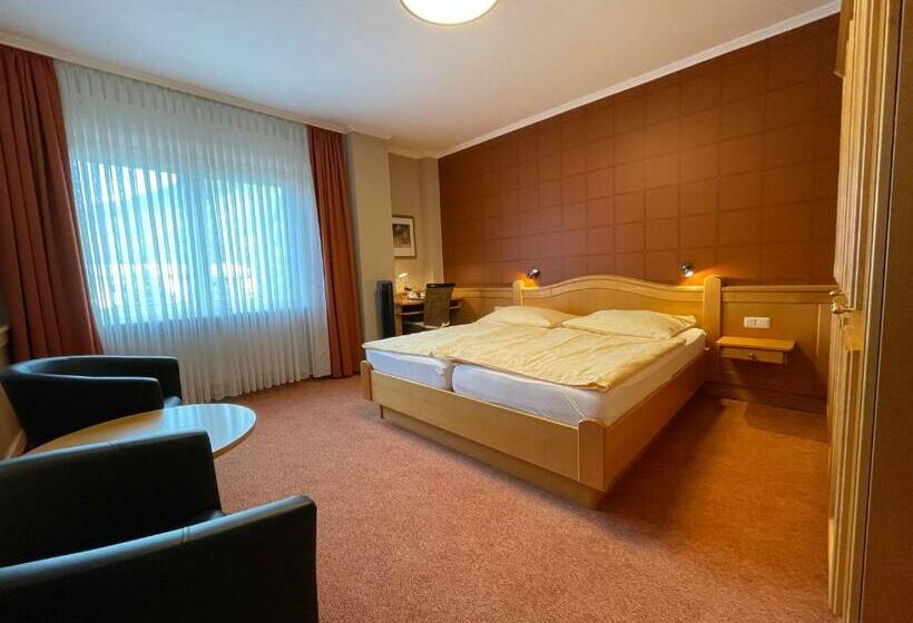 Номер Комфорт, Unter Den Linden