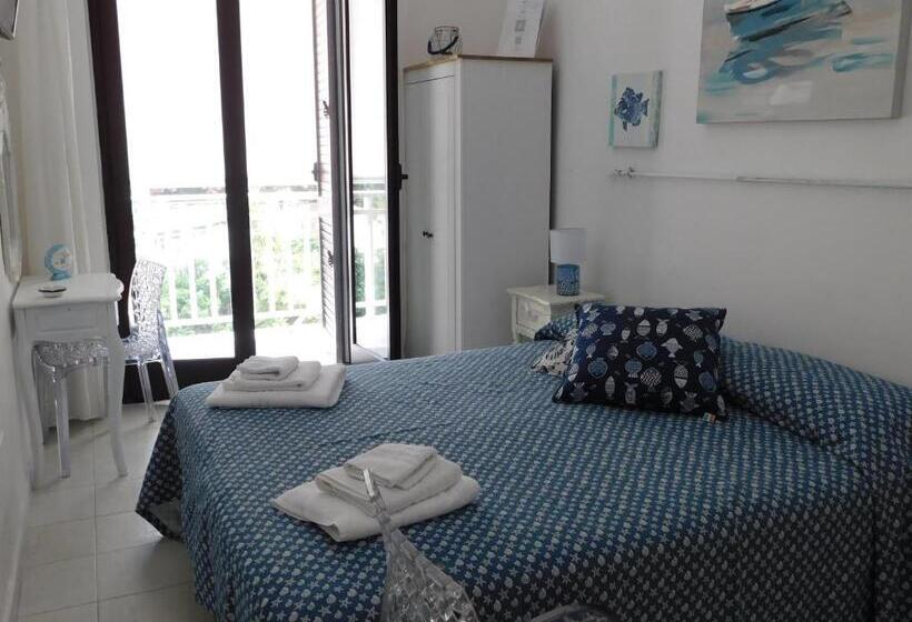 اتاق لوکس با چشم‌انداز باغ, La Battigia B&b