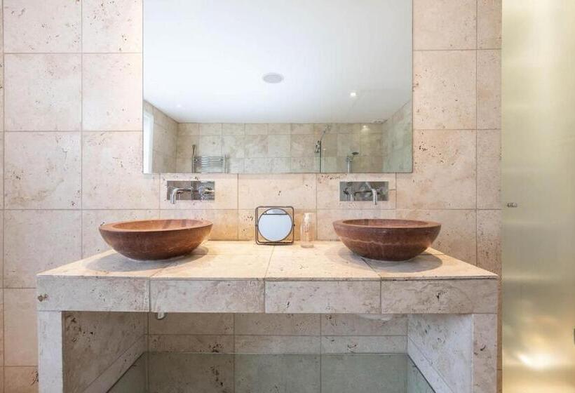 استودیوی استاندارد, Host & Stay   Grafton Copper