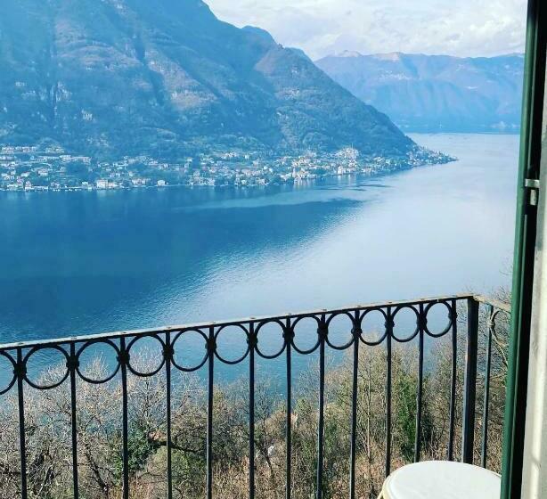 Superior room with lake view, B&b Villa Le Ortensie