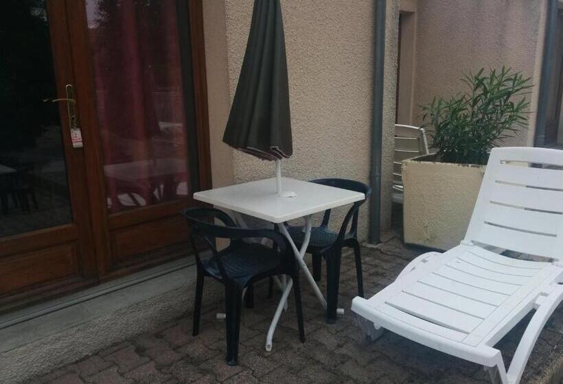 Семейный Номер, Hôtel Restaurant Douce France