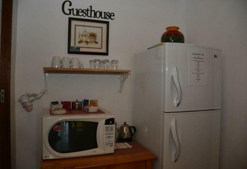 Номер Стандарт, Blue Crane Guest House Bloemfontein