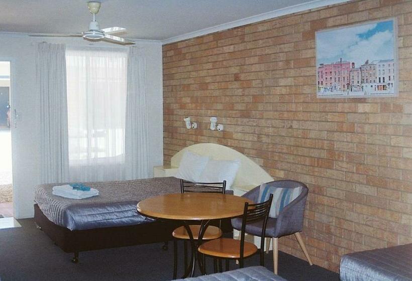 Семейный Номер, Shady Rest Motel