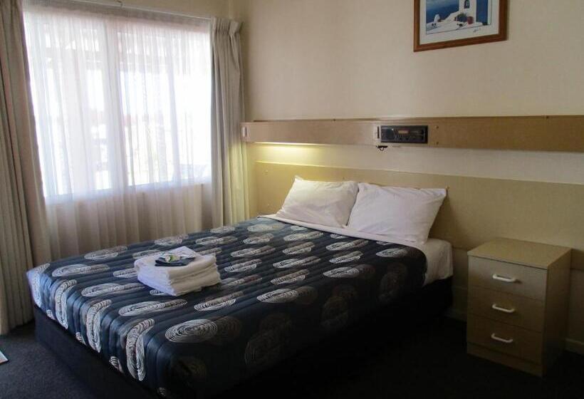 Номер Стандарт, Shady Rest Motel