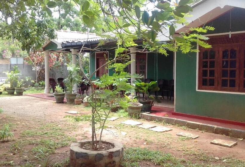 اتاق اکونومی, Elephant Safari Lodge Sigiriya Junction