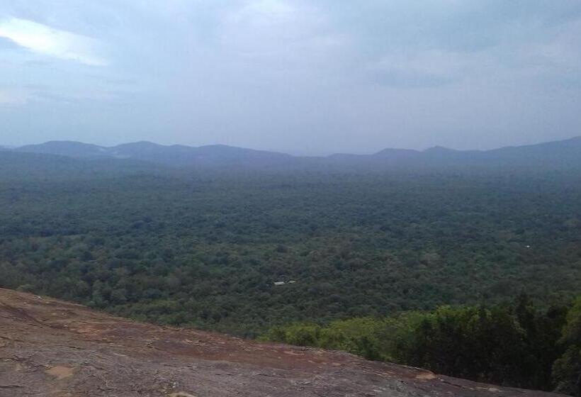 اتاق اکونومی, Elephant Safari Lodge Sigiriya Junction