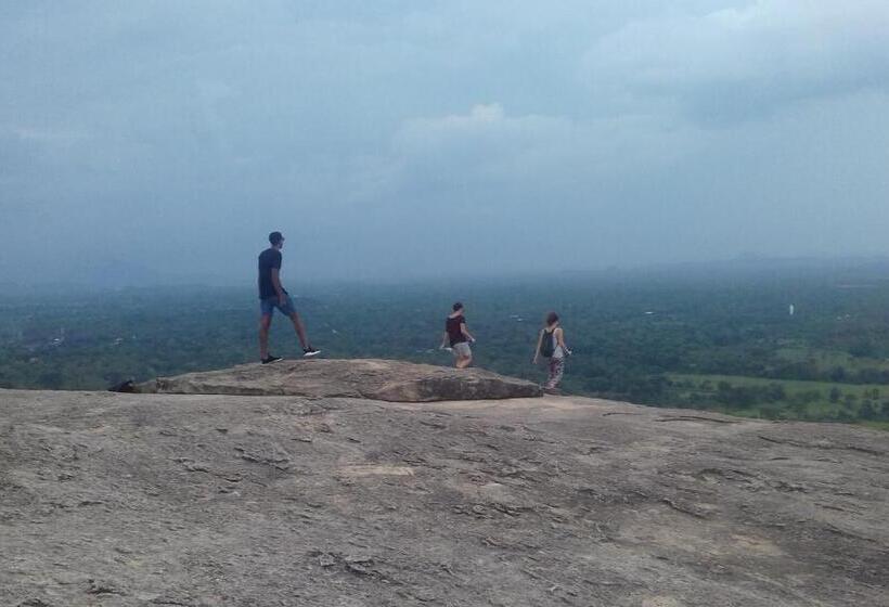اتاق اکونومی, Elephant Safari Lodge Sigiriya Junction