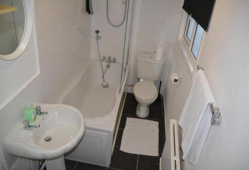 Семейный Номер, Bow Guest House