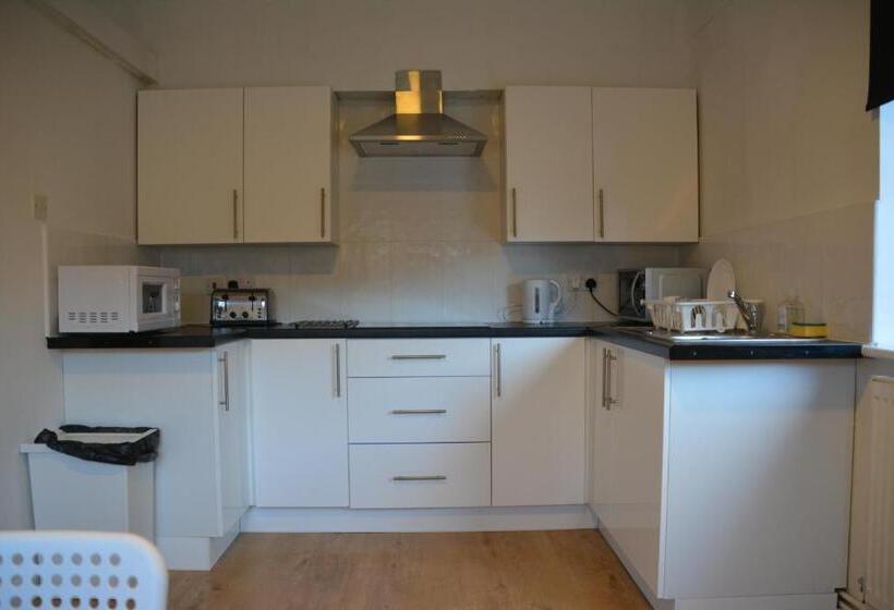 Семейный Номер, Bow Guest House