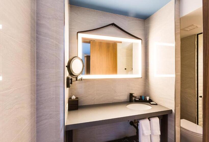 带大床的套房, Crowne Plaza Hy36 Midtown Manhattan, An Ihg