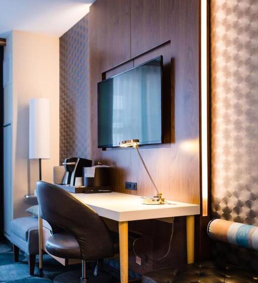 带大床的套房, Crowne Plaza Hy36 Midtown Manhattan, An Ihg