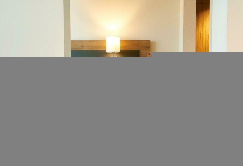 Номер Стандарт, Moxy Aberdeen Airport