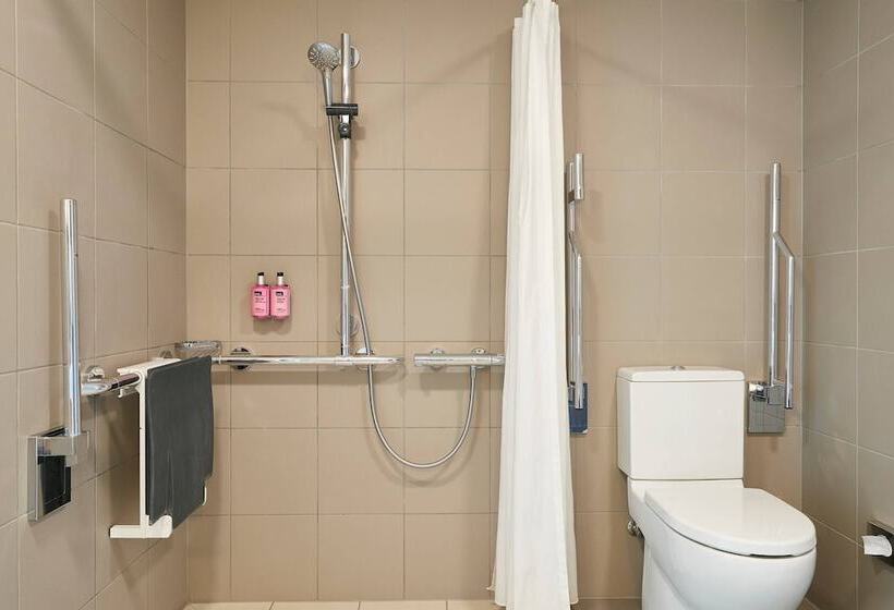 Семейный Номер, Moxy Aberdeen Airport