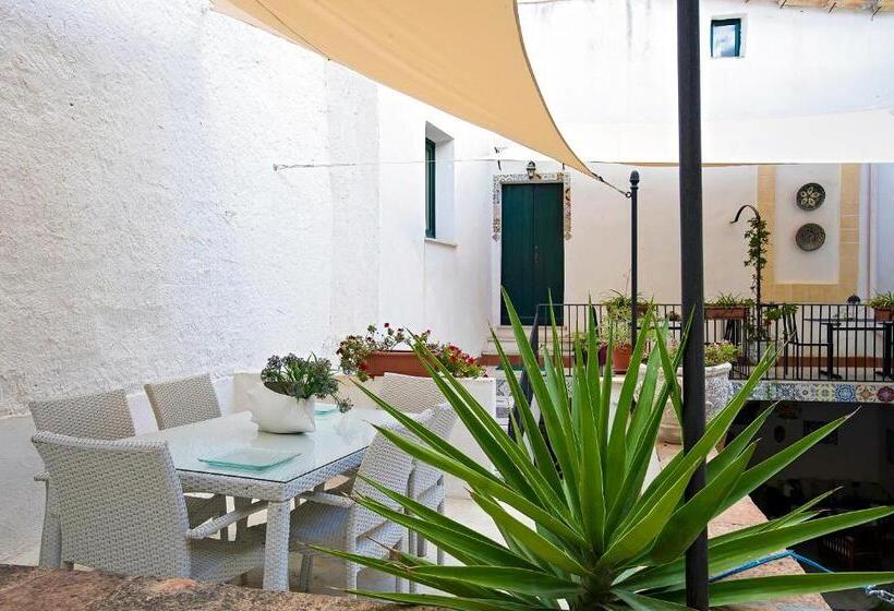 غرفة قياسية رباعية مزودة بشُرفة, Meliaresort Dimore Storiche