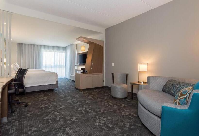 Люкс, Courtyard By Marriott Fayetteville Fort Liberty   Spring Lake