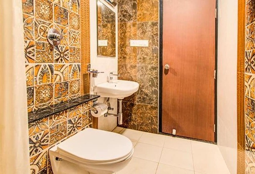 Номер Deluxe, Fabhotel Corporate Crown   Nr Jyoti Nivas University