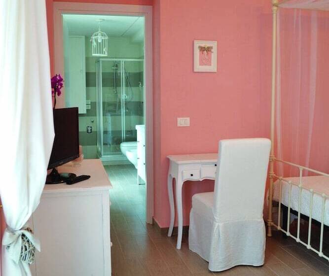 اتاق لوکس سه تخته, La Vecchia Tenenza B&b