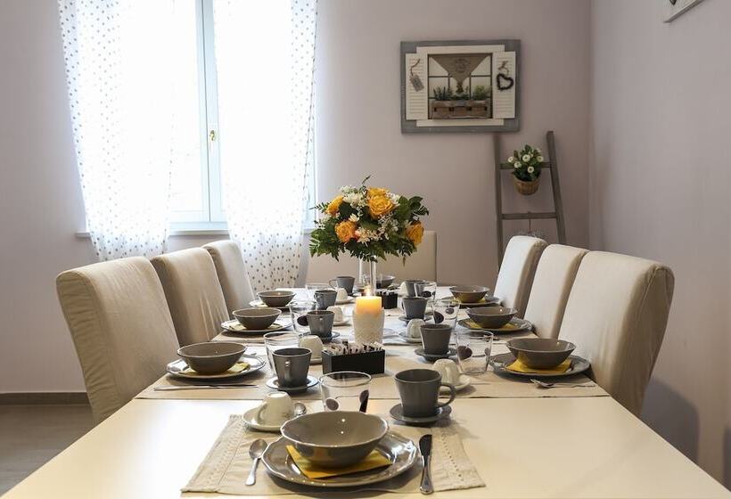 اتاق لوکس سه تخته, La Vecchia Tenenza B&b