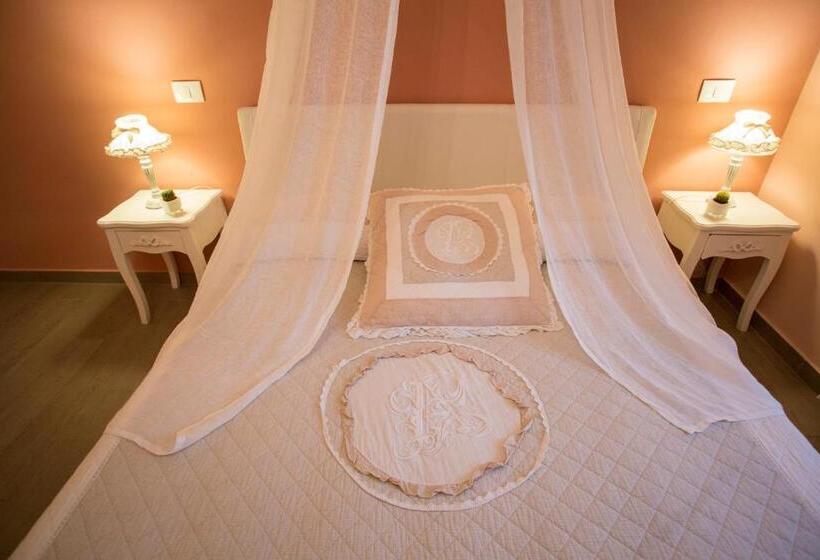 اتاق لوکس سه تخته, La Vecchia Tenenza B&b