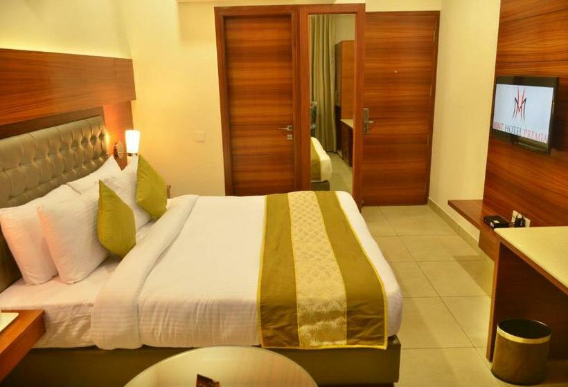 اتاق استاندارد با تخت بزرگ, Mint Hotel Premia Chandigarh, Zirakpur