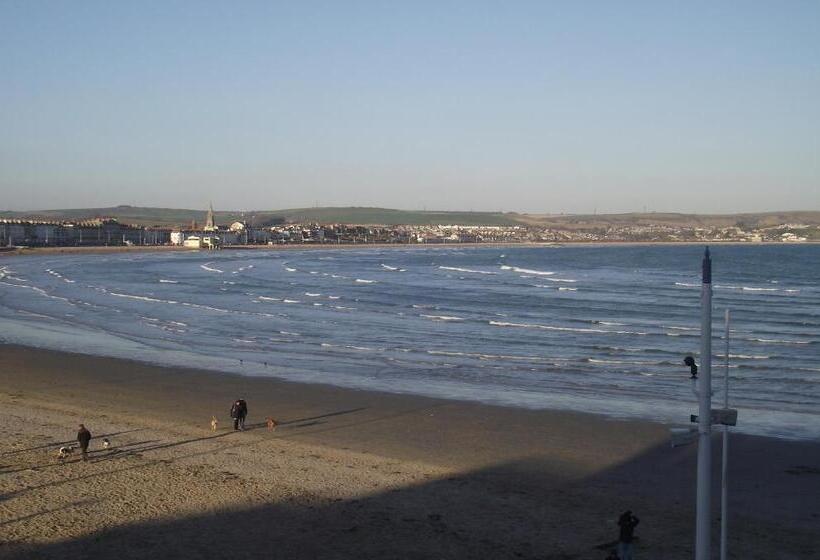 غرفة عائلية مطلّة علي البحر, The Anchorage