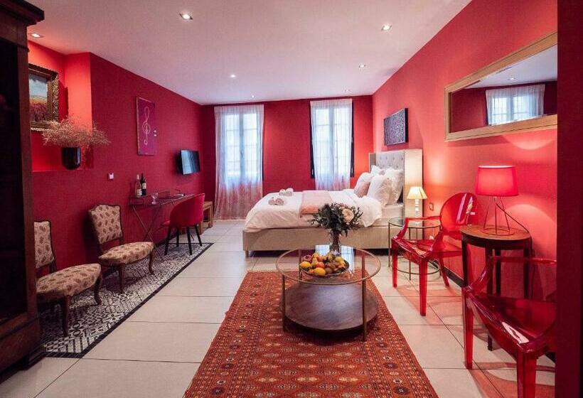 Люкс, Suites Coronell d'En Vila