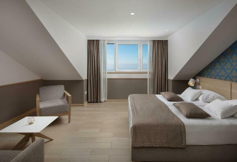 غرفة دور أخير, Tamaris