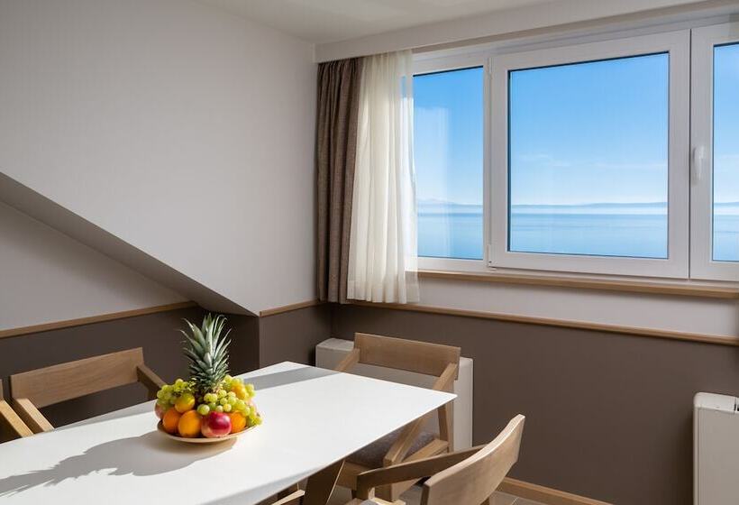 غرفة دور أخير, Tamaris