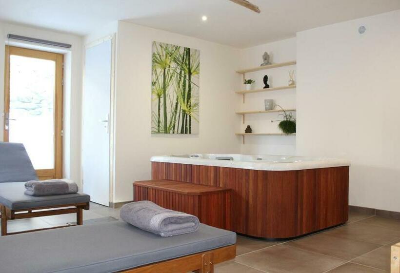 חדר לארבעה סטנדרטי עם נוף לגינה, Yak Avenir