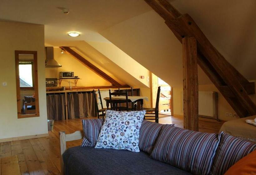 חדר סטודיו סטנדרד, Yak Avenir