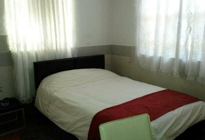 Номер Стандарт, Hostal El Parque Tababela