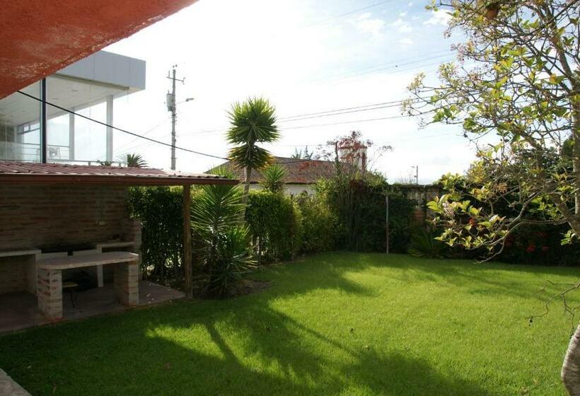 سوییت لوکس, Hostal El Parque Tababela