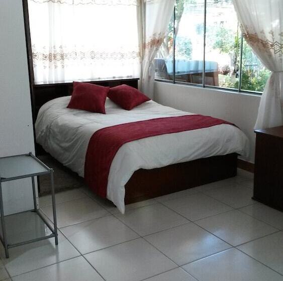 Люкс, Hostal El Parque Tababela