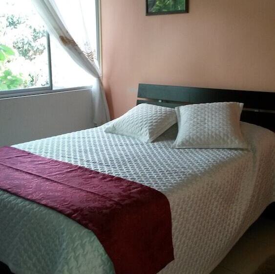 Люкс, Hostal El Parque Tababela