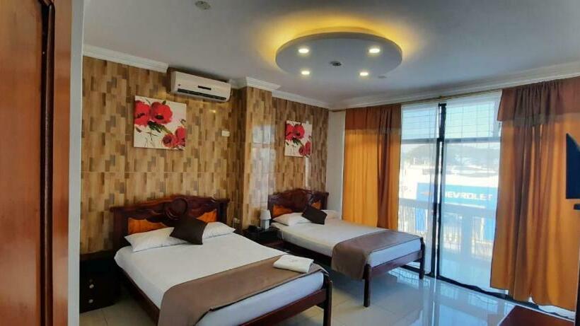 스탠다드 트리플 룸, Hostal Perla Real Inn