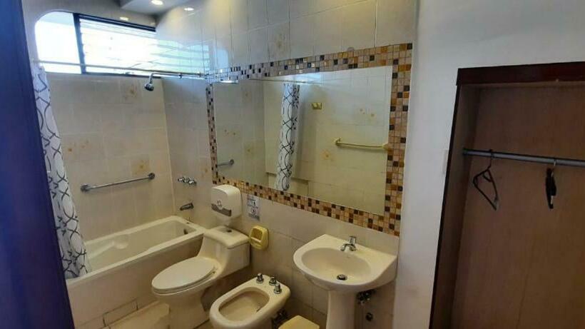 스탠다드 트리플 룸, Hostal Perla Real Inn